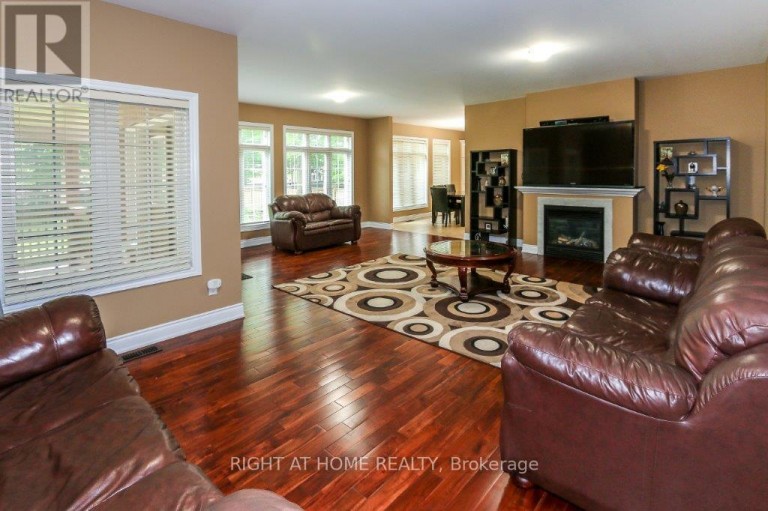 4441 LAWRENCE AVENUE E, Toronto (West Hill), Ontario, M1E2T6
