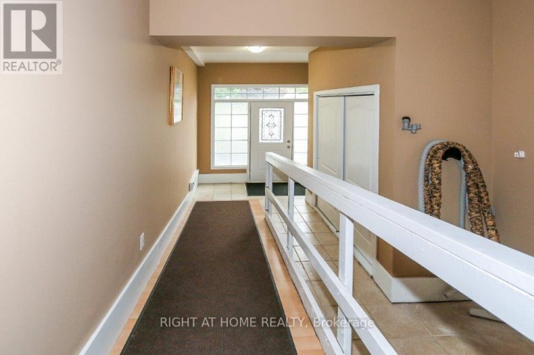 4441 LAWRENCE AVENUE E, Toronto (West Hill), Ontario, M1E2T6