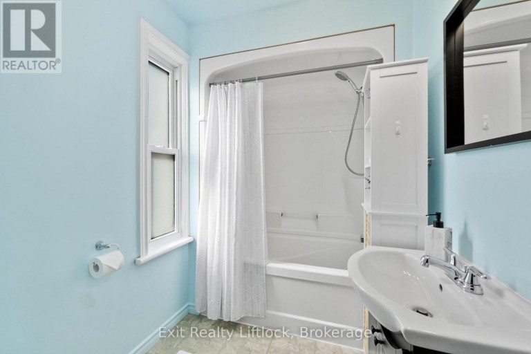 21 AYLMER STREET S, Peterborough (Town Ward 3), Ontario, K9J3H6