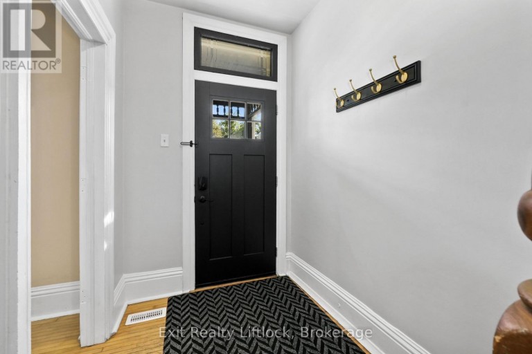 21 AYLMER STREET S, Peterborough (Town Ward 3), Ontario, K9J3H6