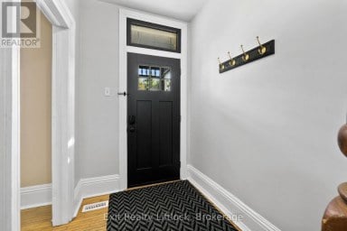21 AYLMER STREET S Peterborough (Town Ward 3) Ontario photo 4