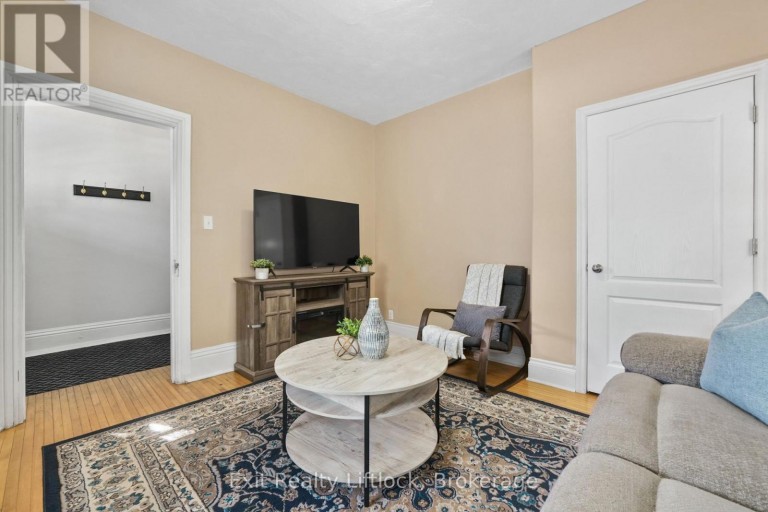 21 AYLMER STREET S, Peterborough (Town Ward 3), Ontario, K9J3H6