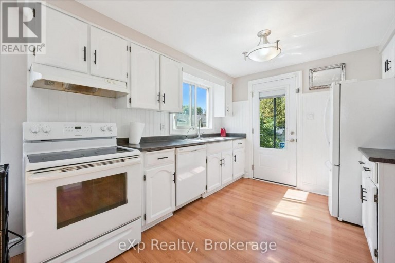 1 CHESTERTON LANE, Guelph (Grange Road), Ontario, N1E6T1