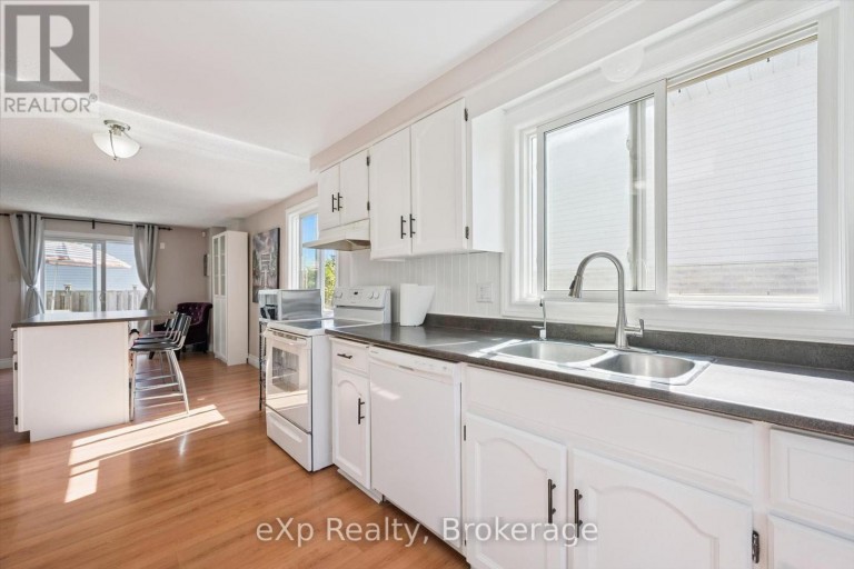 1 CHESTERTON LANE, Guelph (Grange Road), Ontario, N1E6T1