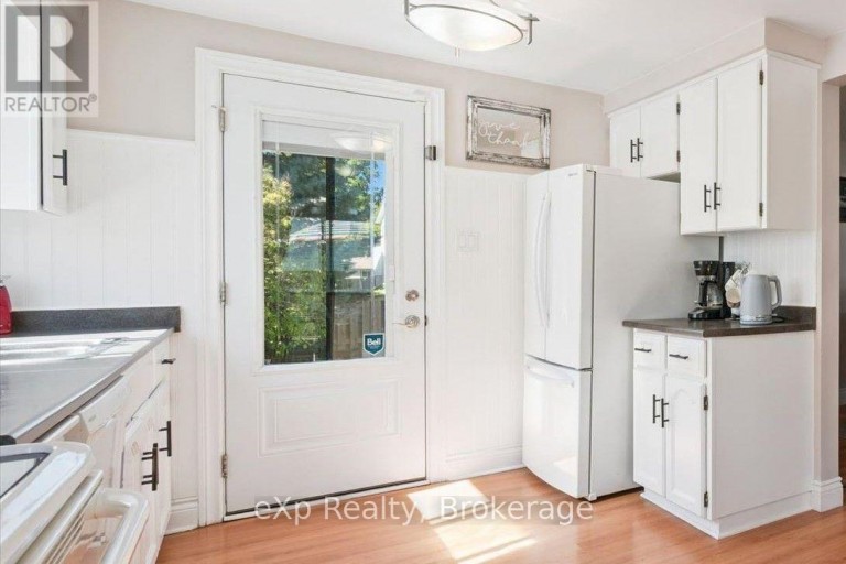1 CHESTERTON LANE, Guelph (Grange Road), Ontario, N1E6T1