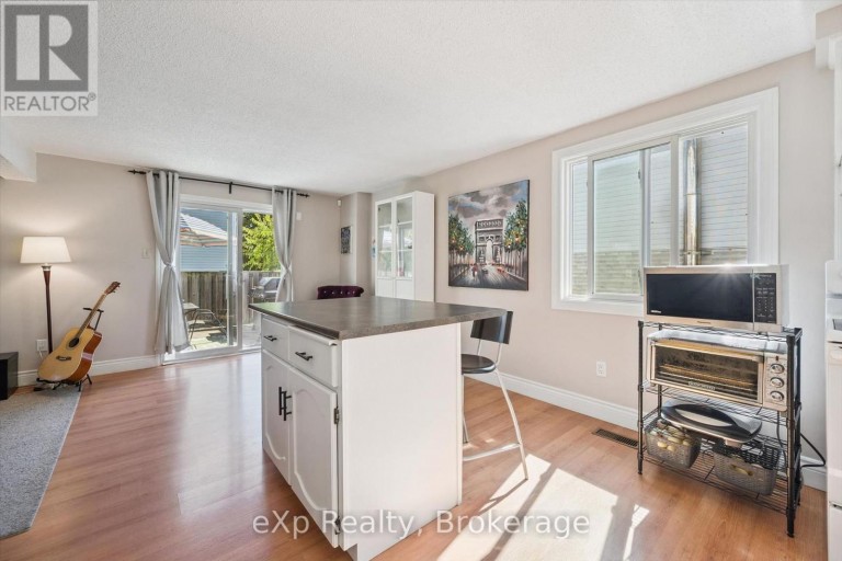 1 CHESTERTON LANE, Guelph (Grange Road), Ontario, N1E6T1
