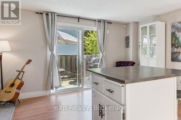 1 CHESTERTON LANE, Guelph (Grange Road), Ontario, N1E6T1