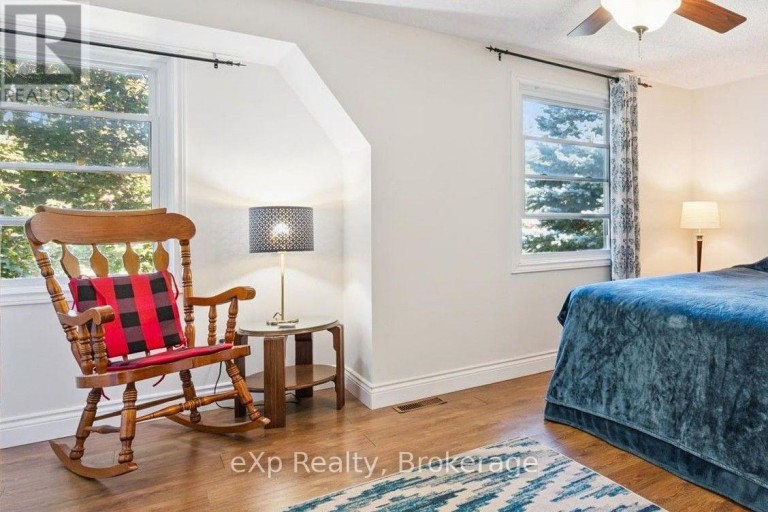 1 CHESTERTON LANE, Guelph (Grange Road), Ontario, N1E6T1