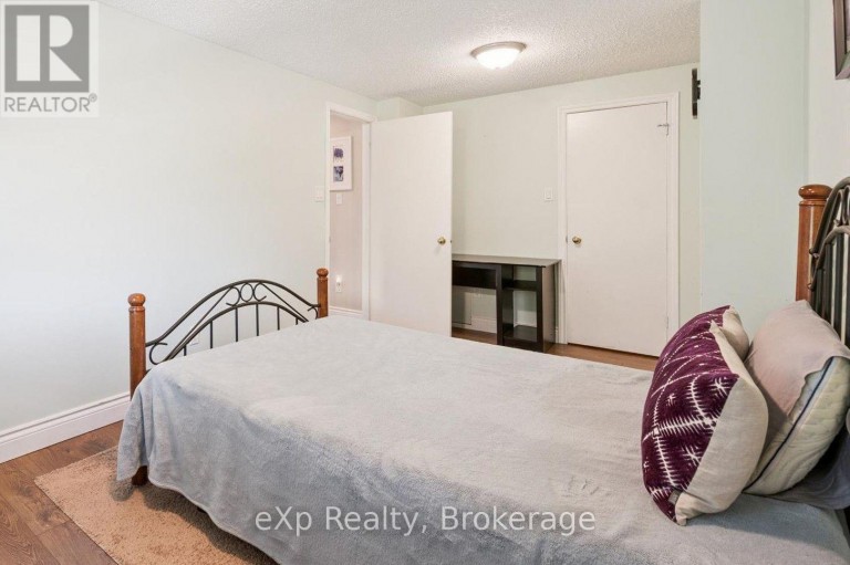 1 CHESTERTON LANE, Guelph (Grange Road), Ontario, N1E6T1
