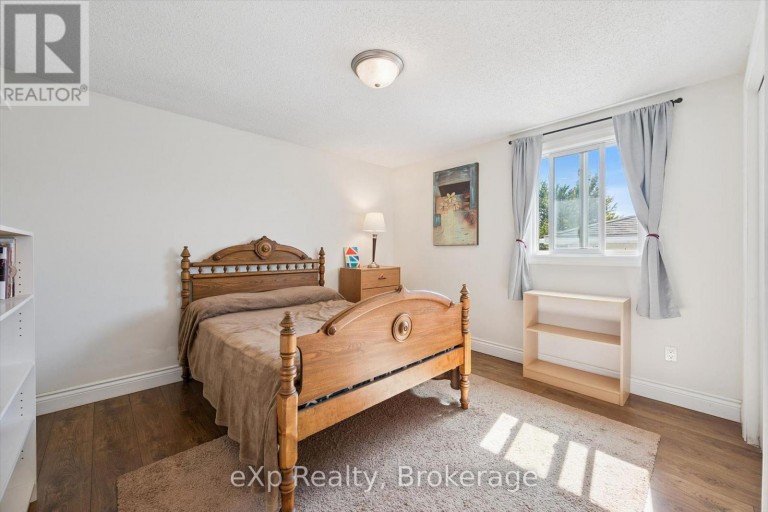 1 CHESTERTON LANE, Guelph (Grange Road), Ontario, N1E6T1
