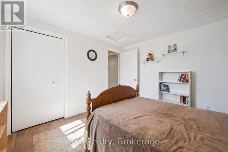 1 CHESTERTON LANE, Guelph (Grange Road), Ontario, N1E6T1