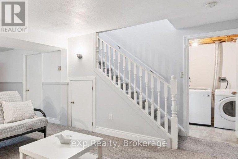 1 CHESTERTON LANE, Guelph (Grange Road), Ontario, N1E6T1