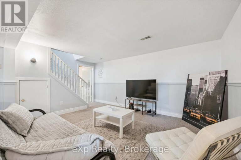 1 CHESTERTON LANE, Guelph (Grange Road), Ontario, N1E6T1