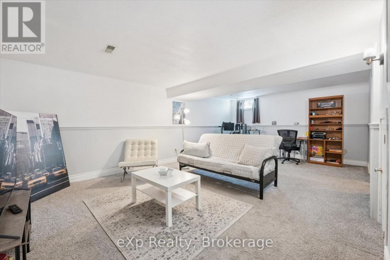 1 CHESTERTON LANE, Guelph (Grange Road), Ontario, N1E6T1