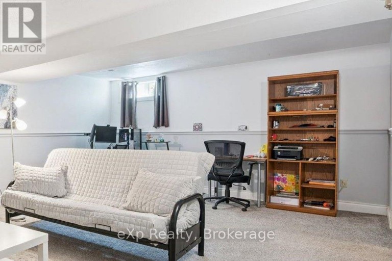 1 CHESTERTON LANE, Guelph (Grange Road), Ontario, N1E6T1