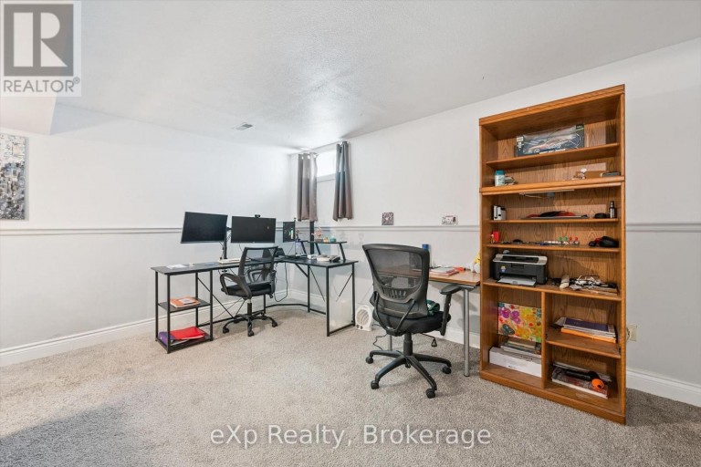 1 CHESTERTON LANE, Guelph (Grange Road), Ontario, N1E6T1