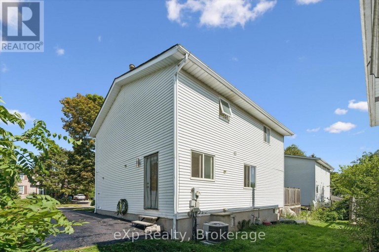 1 CHESTERTON LANE, Guelph (Grange Road), Ontario, N1E6T1