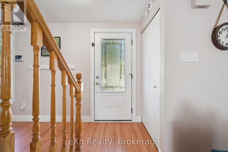 1 CHESTERTON LANE, Guelph (Grange Road), Ontario, N1E6T1