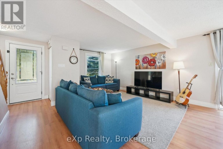 1 CHESTERTON LANE, Guelph (Grange Road), Ontario, N1E6T1