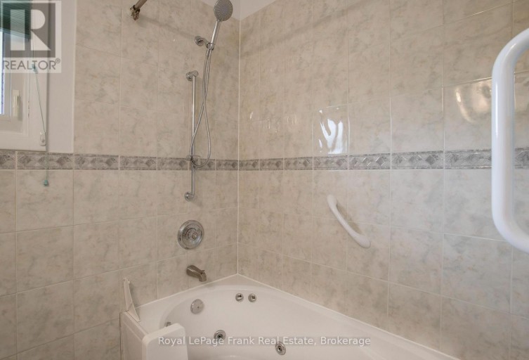 407 GLENCASTLE AVENUE, Oshawa (Northglen), Ontario, L1J3K7