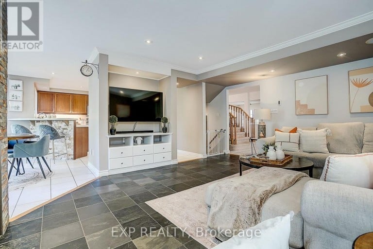 499 SILKEN LAUMANN DRIVE, Newmarket (Stonehaven-Wyndham), Ontario, L3X2H9