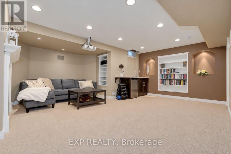 499 SILKEN LAUMANN DRIVE, Newmarket (Stonehaven-Wyndham), Ontario, L3X2H9