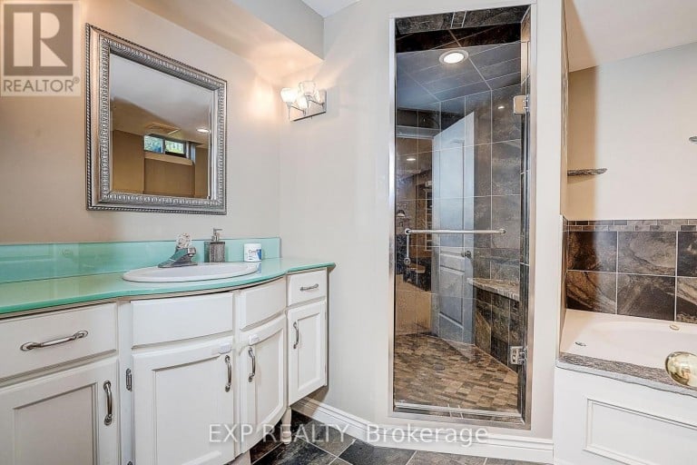 499 SILKEN LAUMANN DRIVE, Newmarket (Stonehaven-Wyndham), Ontario, L3X2H9