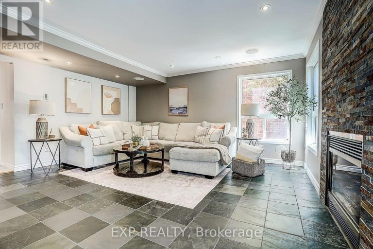 499 SILKEN LAUMANN DRIVE, Newmarket (Stonehaven-Wyndham), Ontario, L3X2H9