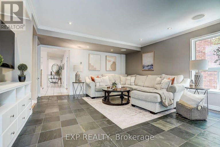 499 SILKEN LAUMANN DRIVE, Newmarket (Stonehaven-Wyndham), Ontario, L3X2H9