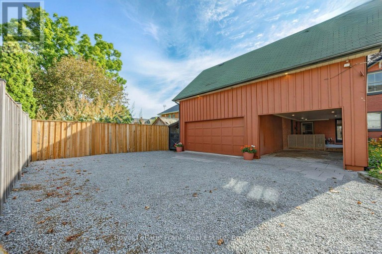 86 WELLINGTON STREET, Clarington (Bowmanville), Ontario, L1C1V7