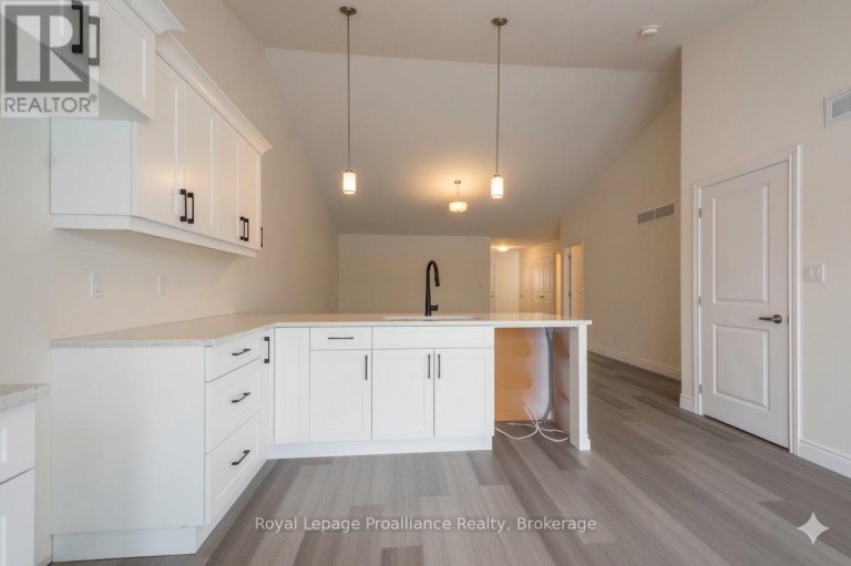 121 FARRINGTON CRESCENT, Prince Edward County (Picton Ward), Ontario, K0K2T0