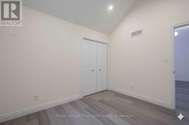 121 FARRINGTON CRESCENT Prince Edward County (Picton Ward) Ontario photo 14