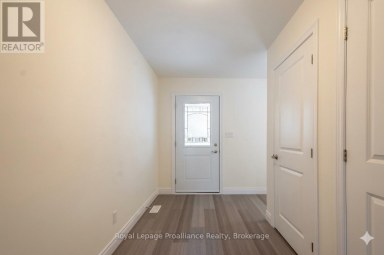 121 FARRINGTON CRESCENT Prince Edward County (Picton Ward) Ontario photo 3