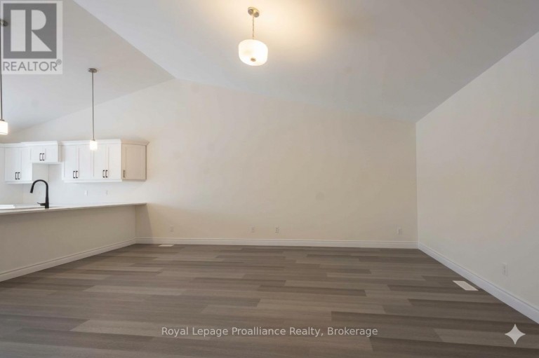 121 FARRINGTON CRESCENT, Prince Edward County (Picton Ward), Ontario, K0K2T0