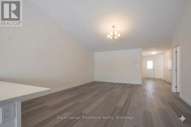 121 FARRINGTON CRESCENT Prince Edward County (Picton Ward) Ontario photo 6