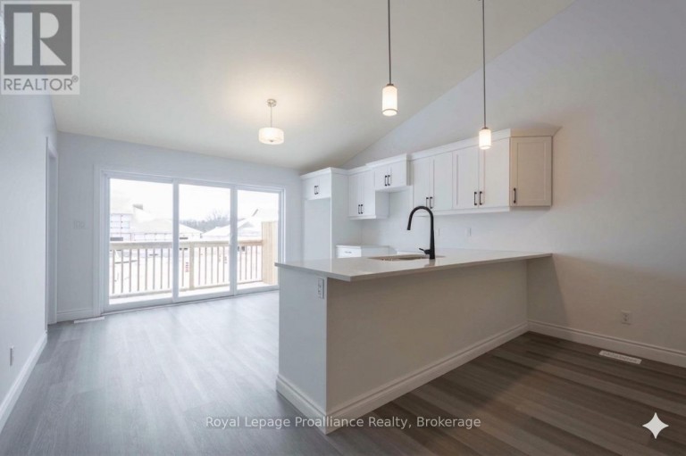 121 FARRINGTON CRESCENT, Prince Edward County (Picton Ward), Ontario, K0K2T0