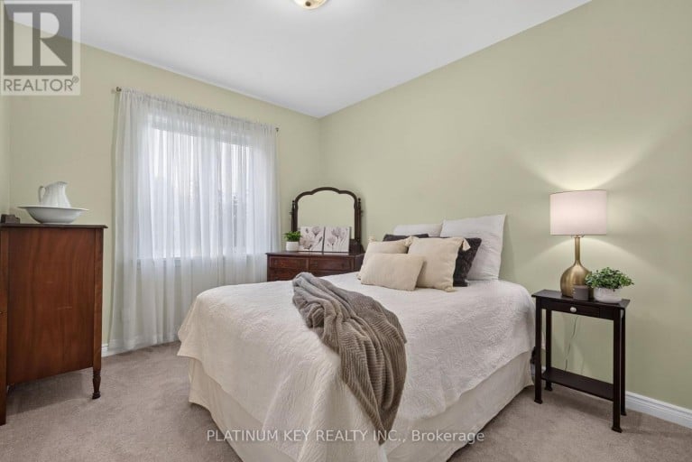 653 PETER STREET, Strathroy-Caradoc (Melbourne), Ontario, N0L1T0