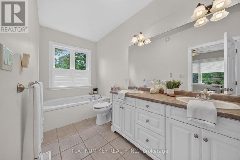 653 PETER STREET, Strathroy-Caradoc (Melbourne), Ontario, N0L1T0