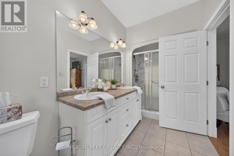 653 PETER STREET, Strathroy-Caradoc (Melbourne), Ontario, N0L1T0