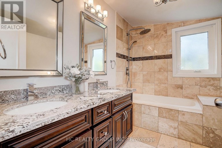 19 LOWER LINKS ROAD, Toronto (St. Andrew-Windfields), Ontario, M2P1H5