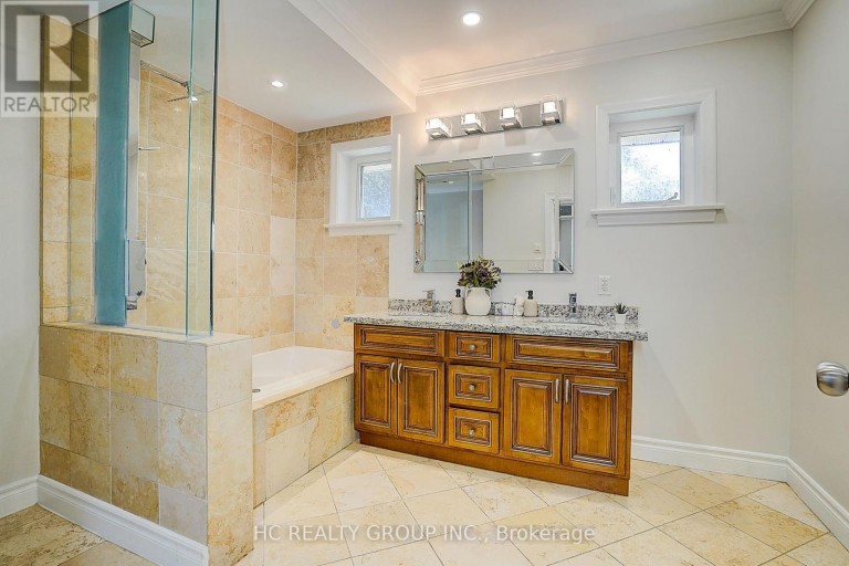 19 LOWER LINKS ROAD, Toronto (St. Andrew-Windfields), Ontario, M2P1H5