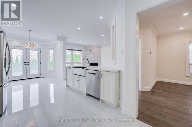 15 MIRANDO STREET, Richmond Hill (Westbrook), Ontario, L4S2W8