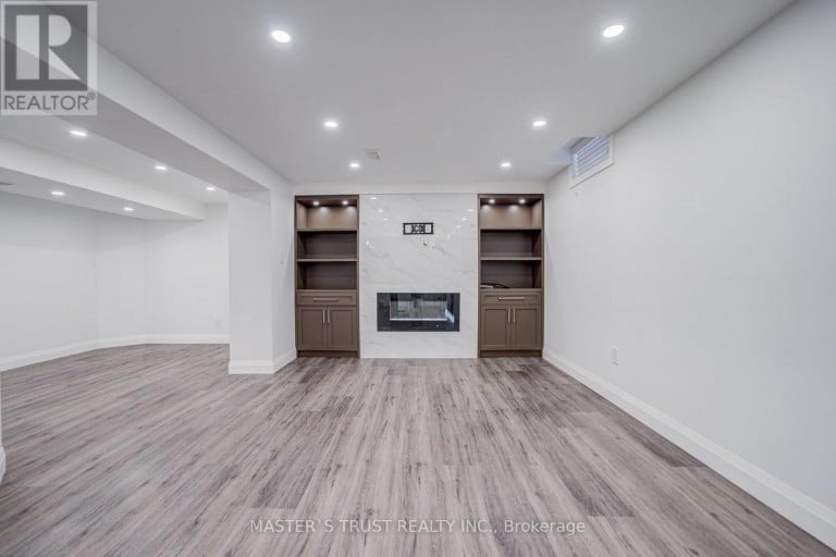 15 MIRANDO STREET, Richmond Hill (Westbrook), Ontario, L4S2W8