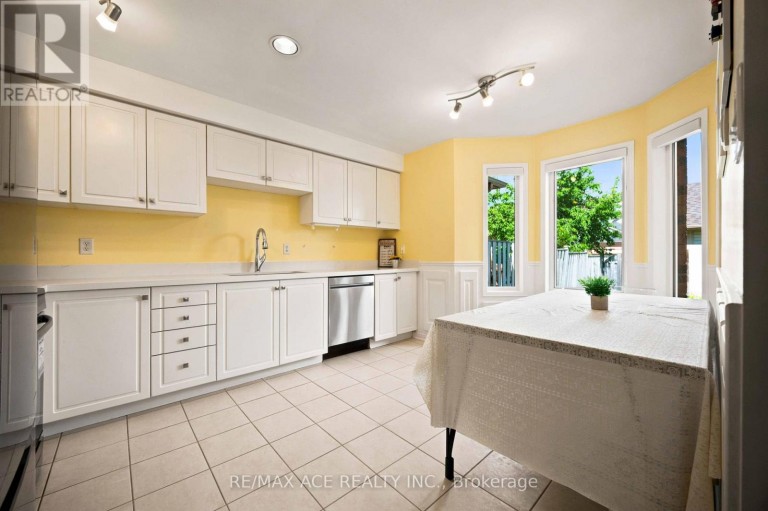 16 WHITE'S HILL AVENUE, Markham (Cornell), Ontario, L6B1C1