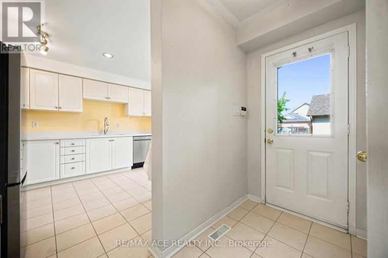 16 WHITE'S HILL AVENUE, Markham (Cornell), Ontario, L6B1C1