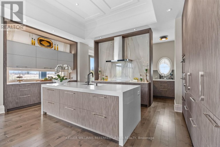 61 RIA COURT, King (King City), Ontario, L7B0N5