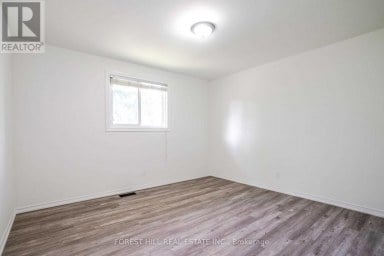 UPPER - 18 SHANNON STREET Orillia Ontario photo 10