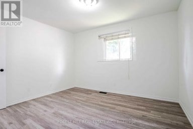 UPPER - 18 SHANNON STREET Orillia Ontario photo 11