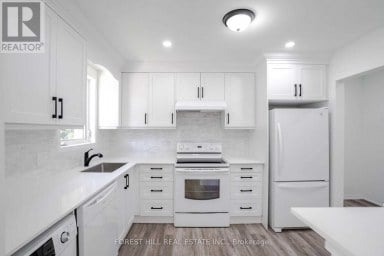 UPPER - 18 SHANNON STREET Orillia Ontario photo 2