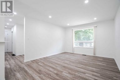 UPPER - 18 SHANNON STREET Orillia Ontario photo 4